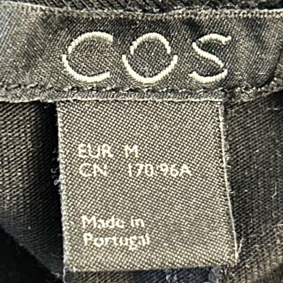 COS black shirt dress with short sleeves and u-shaped neckline stained - Picture 7 of 12